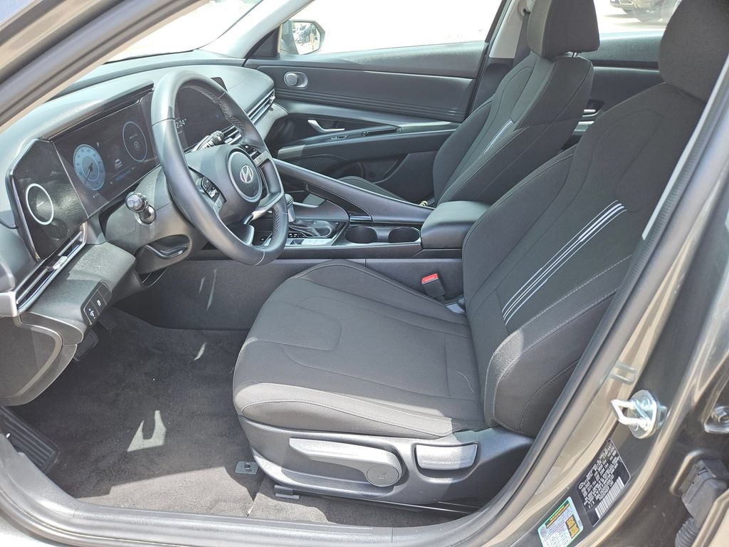Thumbnail: 2025 Hyundai Elantra - 11