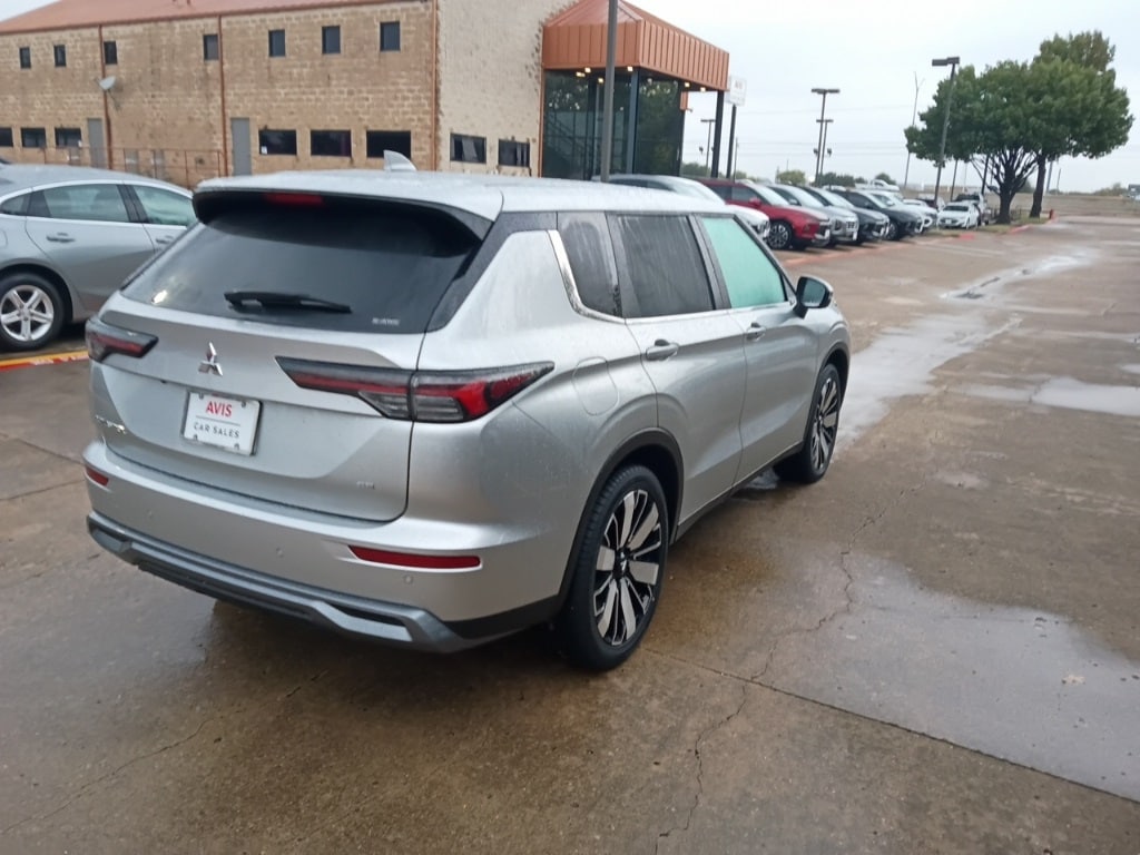 Thumbnail: 2025 Mitsubishi Outlander - 5