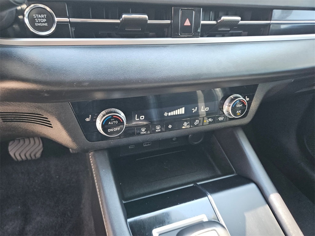 Thumbnail: 2024 Mitsubishi Outlander - 18