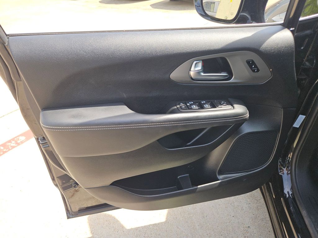 Thumbnail: 2025 Chrysler Pacifica - 14