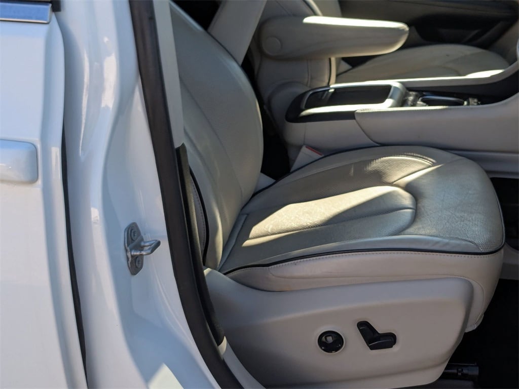 Thumbnail: 2021 Chrysler Pacifica - 28