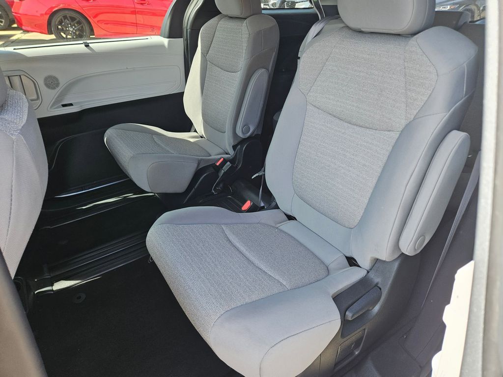 Thumbnail: 2025 Toyota Sienna - 26