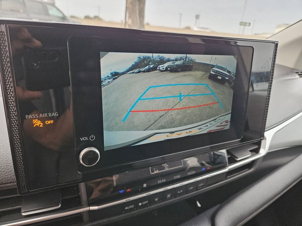 Thumbnail: 2025 Toyota Sienna - 22