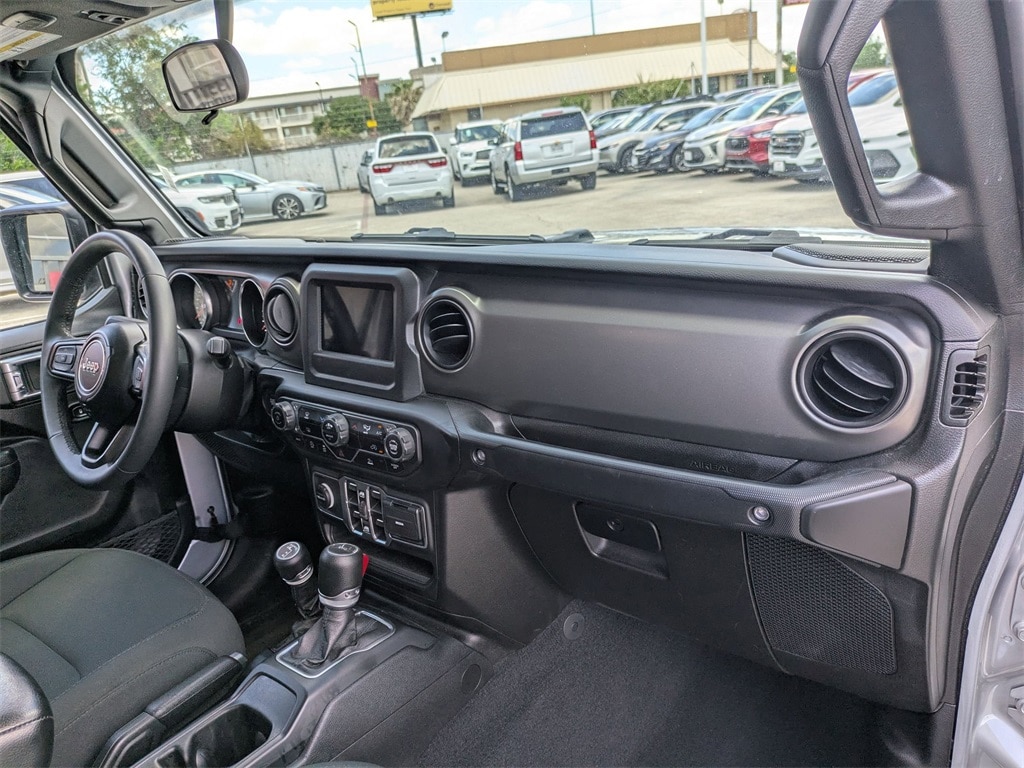 Thumbnail: 2023 Jeep Gladiator - 31