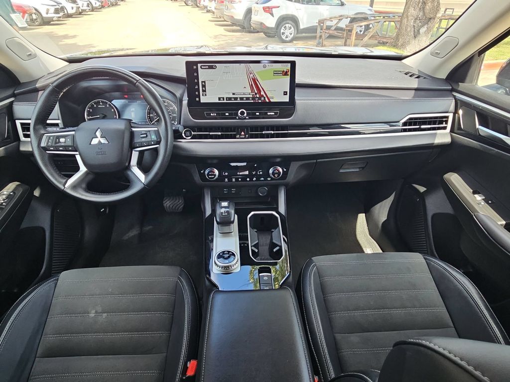 Thumbnail: 2025 Mitsubishi Outlander - 26