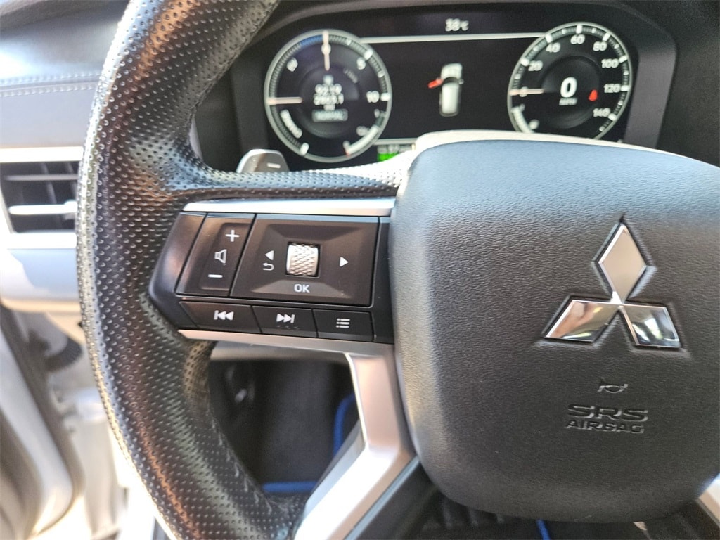 Thumbnail: 2023 Mitsubishi Outlander - 22