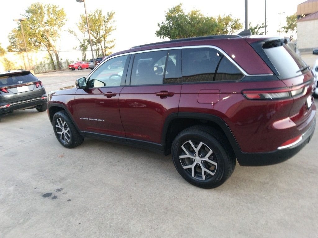 Thumbnail: 2024 Jeep Grand Cherokee - 4