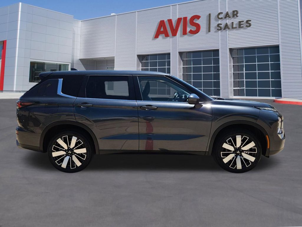Thumbnail: 2025 Mitsubishi Outlander - 7