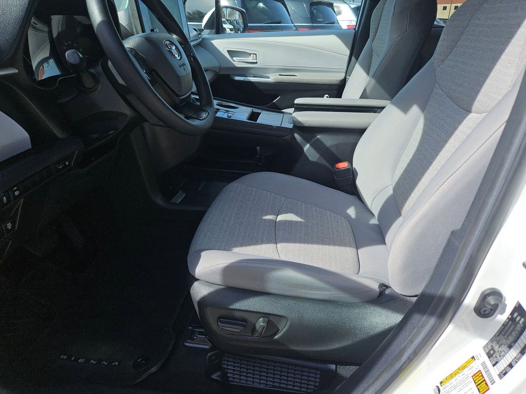 Thumbnail: 2025 Toyota Sienna - 11