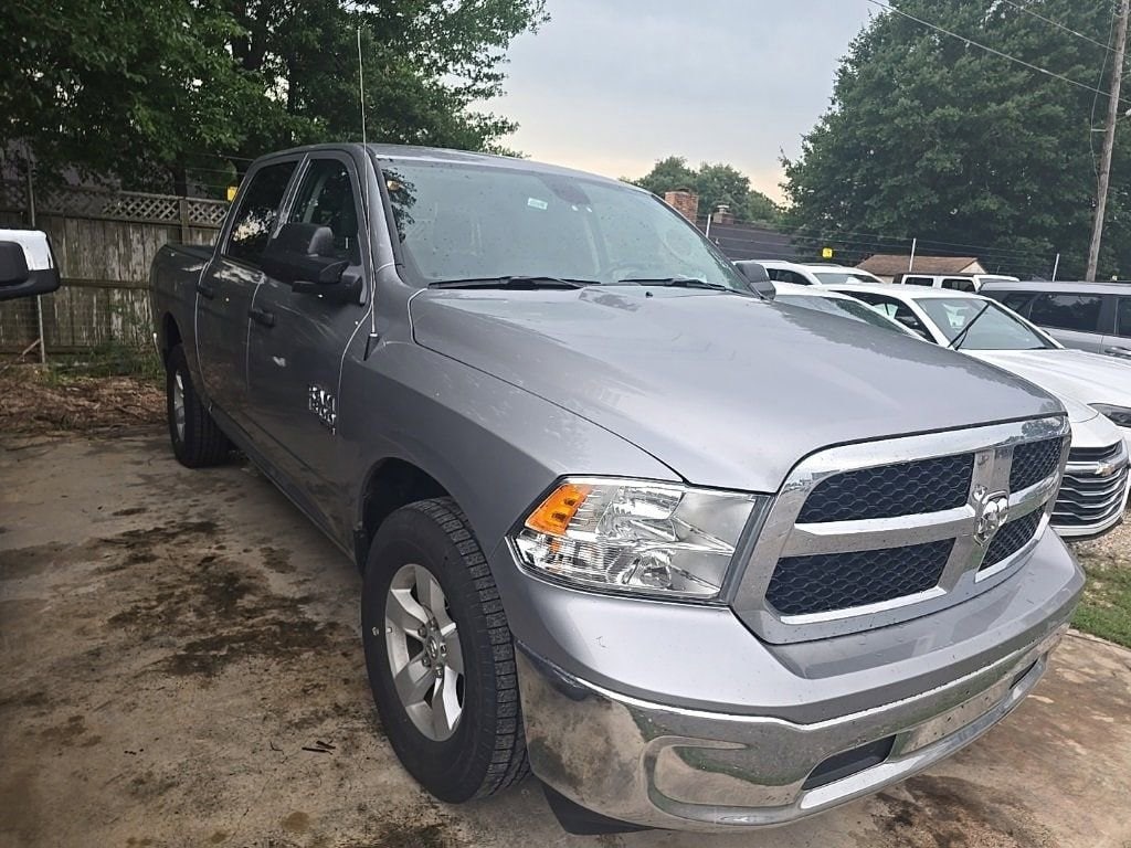 2023 RAM 1500 Classic SLT 3