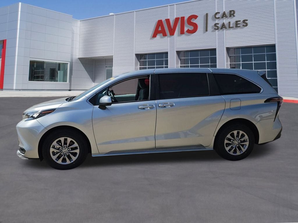 Thumbnail: 2025 Toyota Sienna - 2