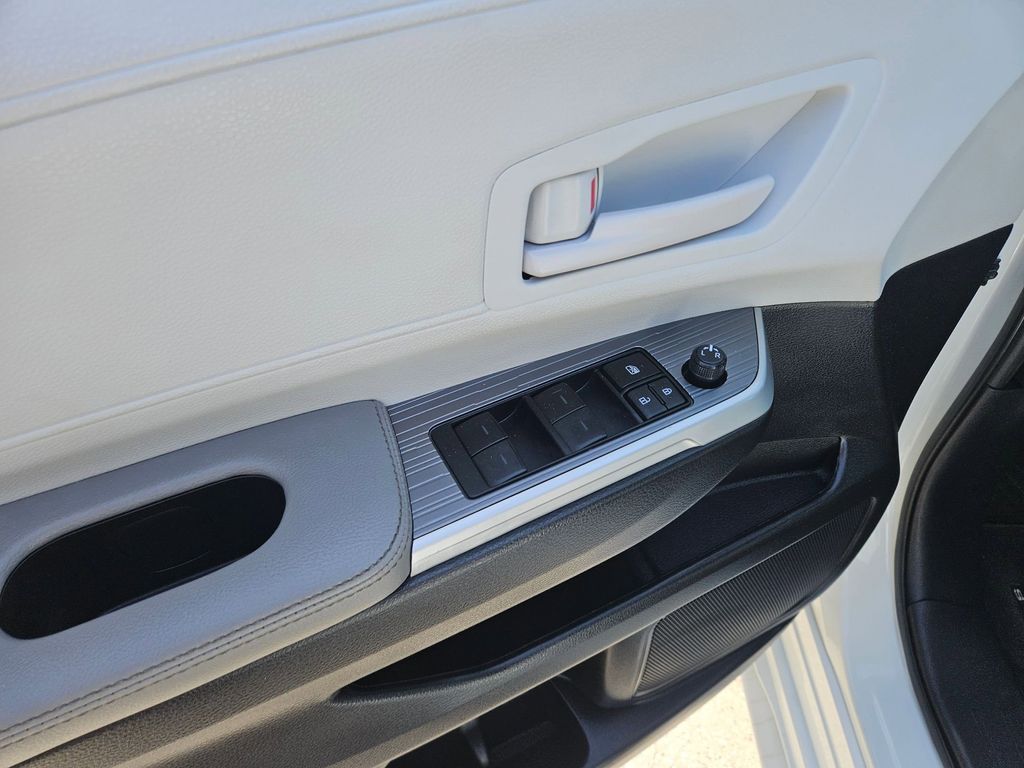 Thumbnail: 2025 Toyota Sienna - 15