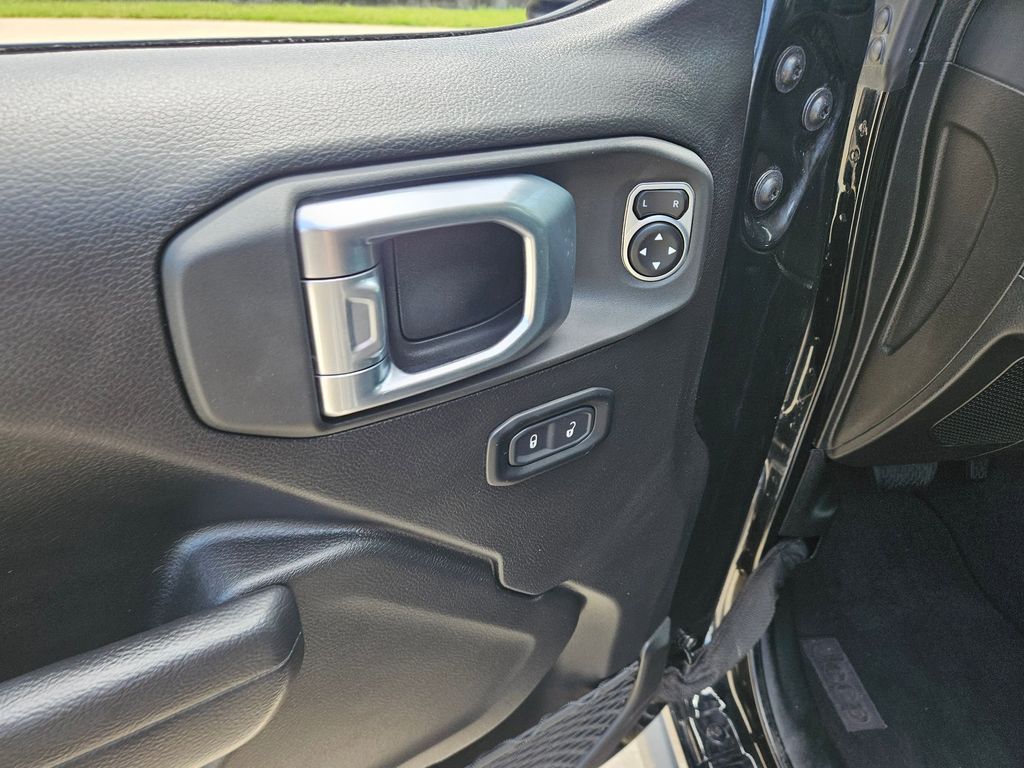 Thumbnail: 2025 Jeep Wrangler - 15