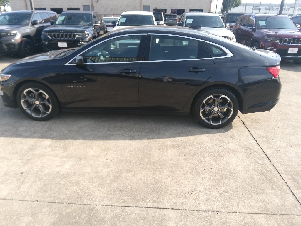 Thumbnail: 2023 Chevrolet Malibu - 3