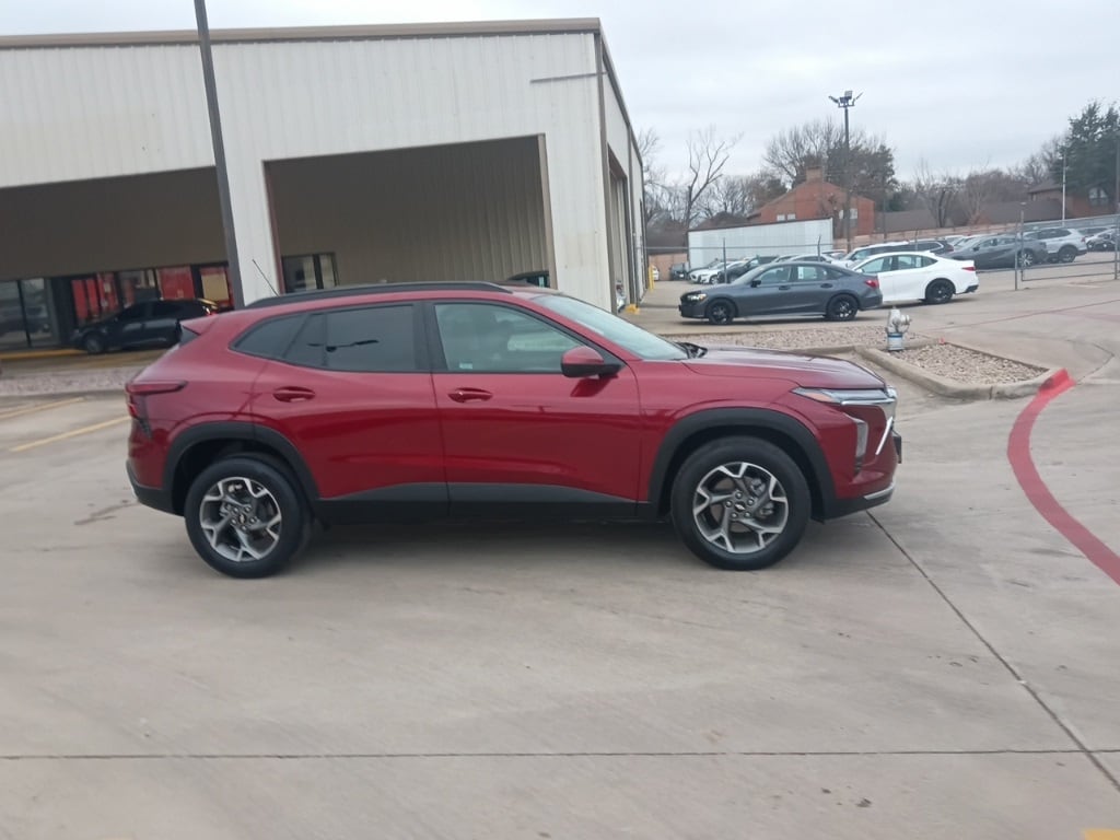 Thumbnail: 2025 Chevrolet Trax - 7