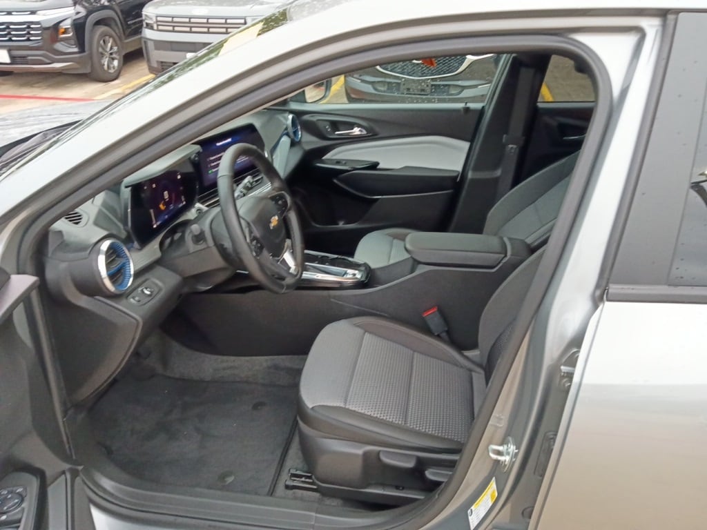 Thumbnail: 2025 Chevrolet Trax - 3