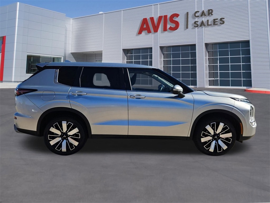 Thumbnail: 2025 Mitsubishi Outlander - 7