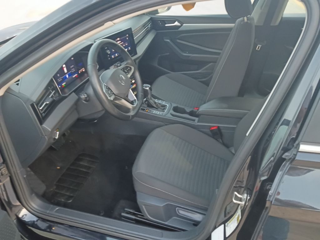 Thumbnail: 2025 Volkswagen Jetta - 3