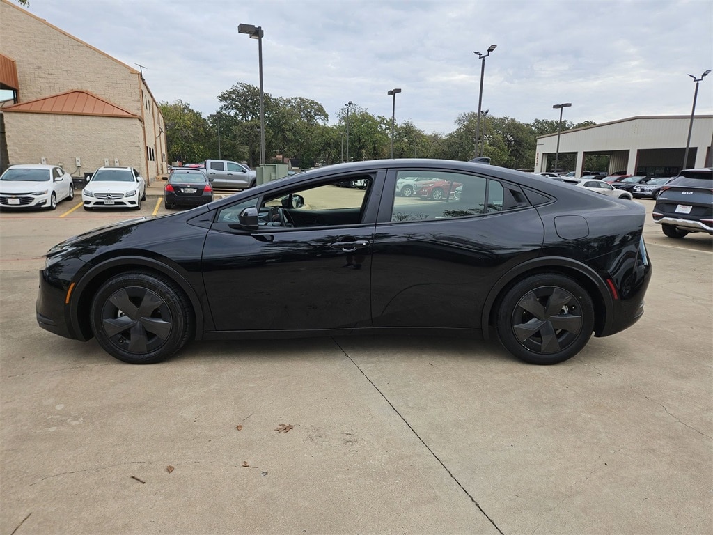 2025 Toyota Prius Limited photo 2