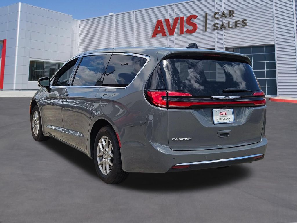 Thumbnail: 2025 Chrysler Pacifica - 3