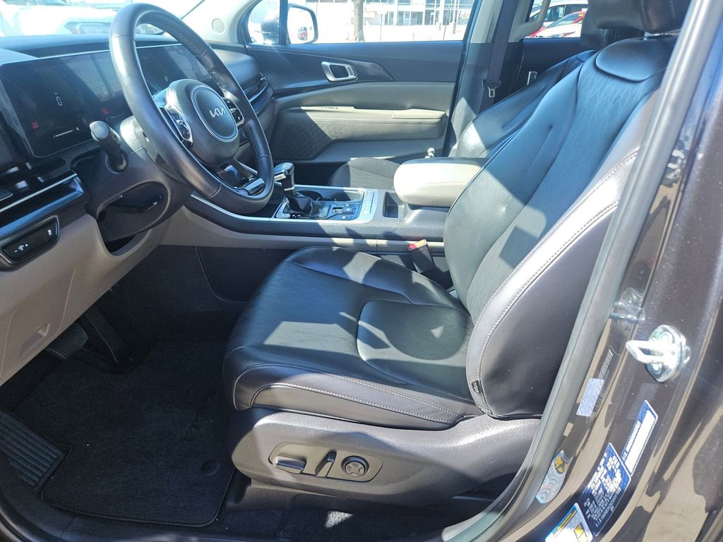 Thumbnail: 2025 Kia Carnival - 11