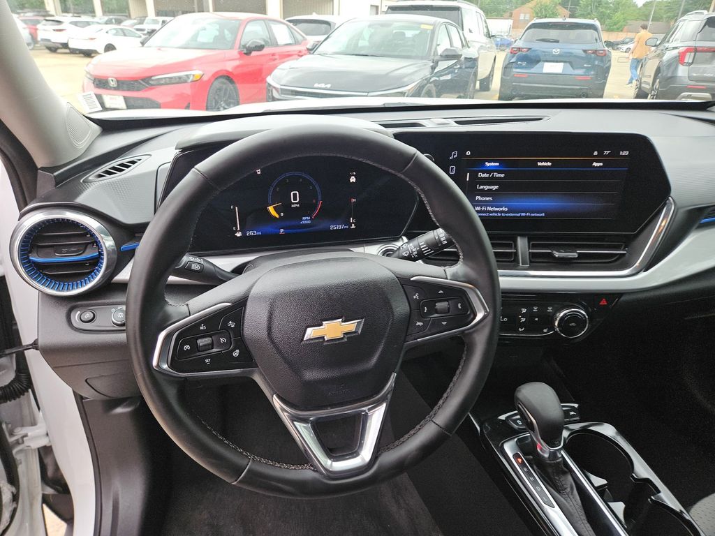 Thumbnail: 2025 Chevrolet Trax - 17
