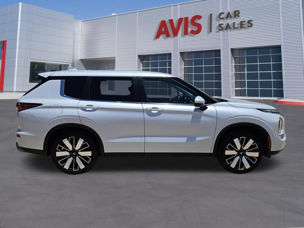 Thumbnail: 2025 Mitsubishi Outlander - 7