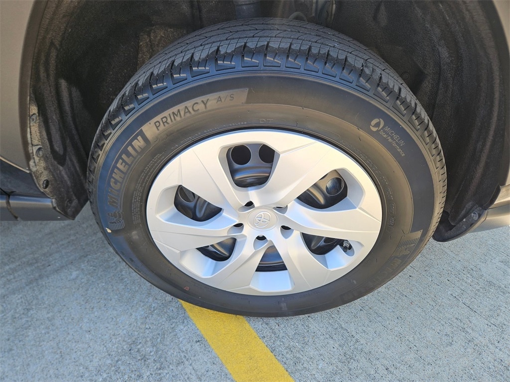 Thumbnail: 2025 Toyota RAV4 - 31