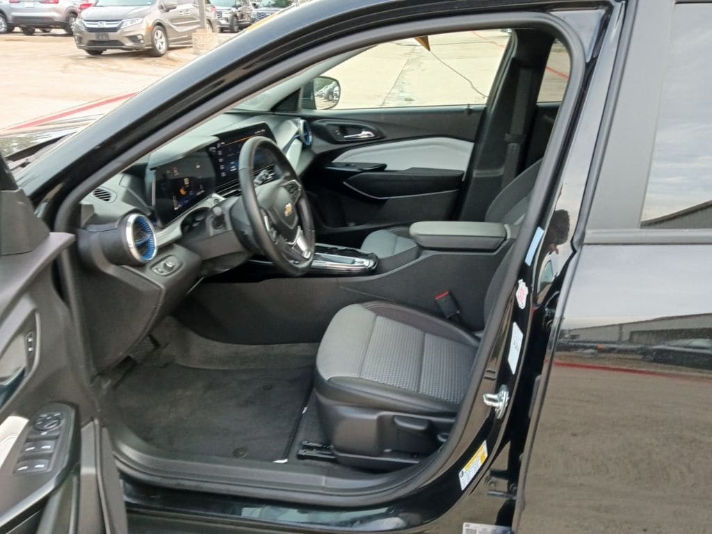 Thumbnail: 2025 Chevrolet Trax - 4