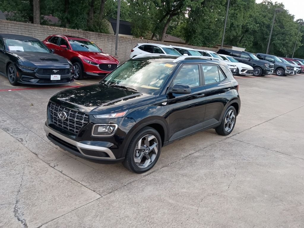 2025 Hyundai Venue SEL IVT's photo