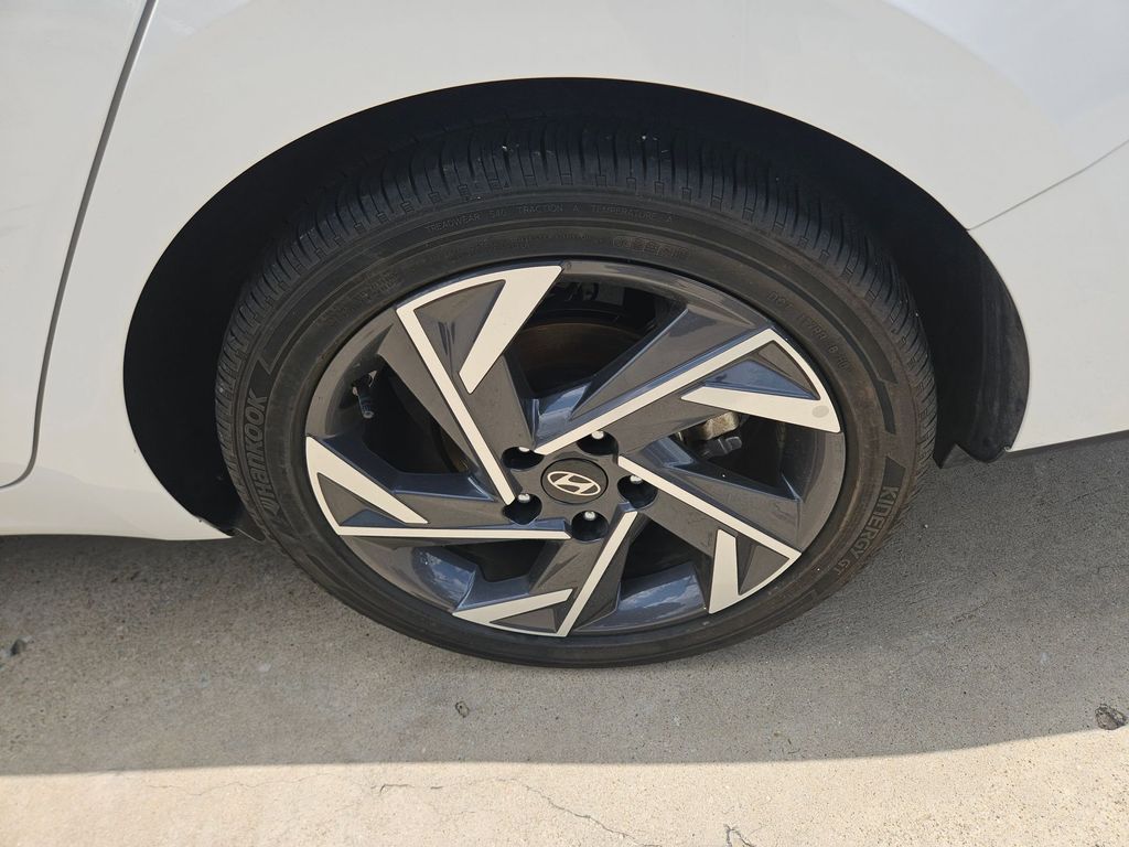 Thumbnail: 2025 Hyundai Elantra - 25