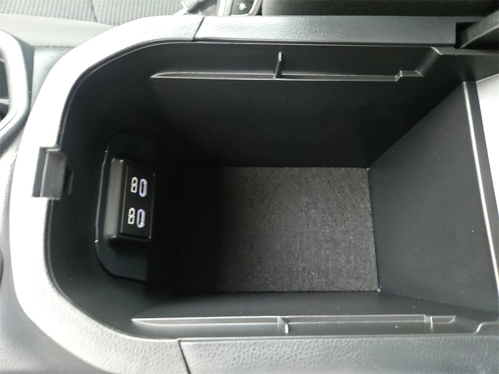 Thumbnail: 2025 Toyota RAV4 - 24