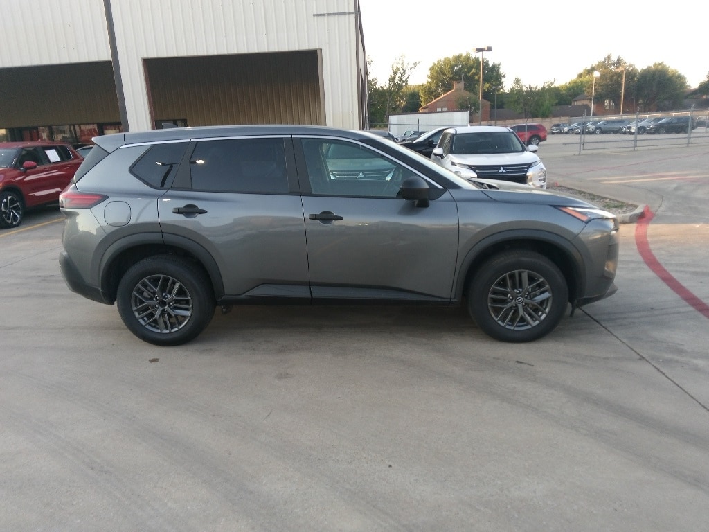 Thumbnail: 2023 Nissan Rogue - 4