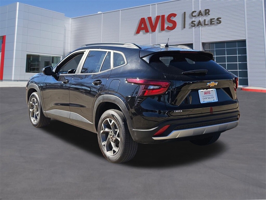 Thumbnail: 2024 Chevrolet Trax - 3