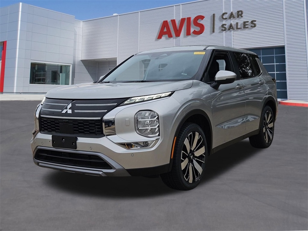 2025 Mitsubishi Outlander SE's photo