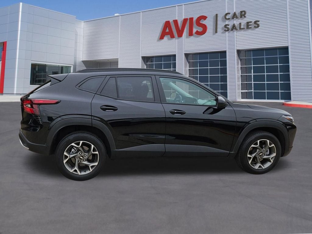 Thumbnail: 2025 Chevrolet Trax - 7