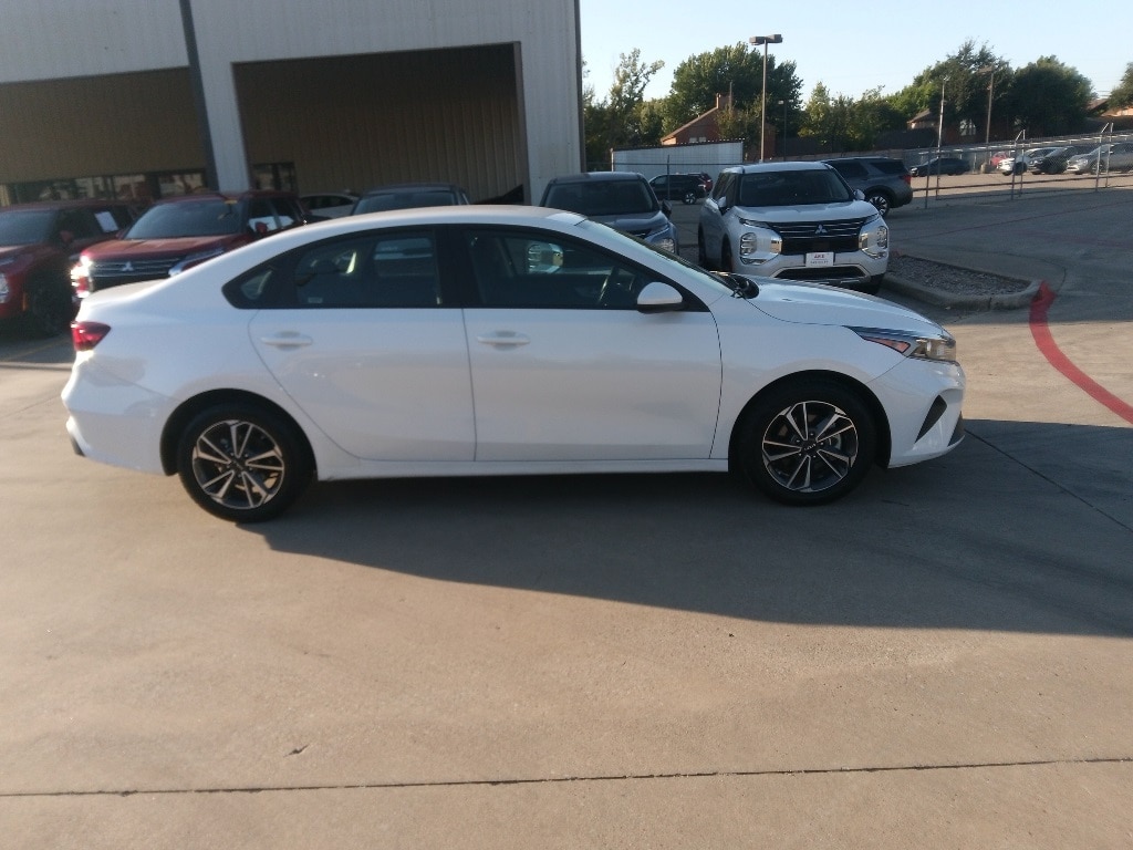 Thumbnail: 2024 Kia Forte - 7