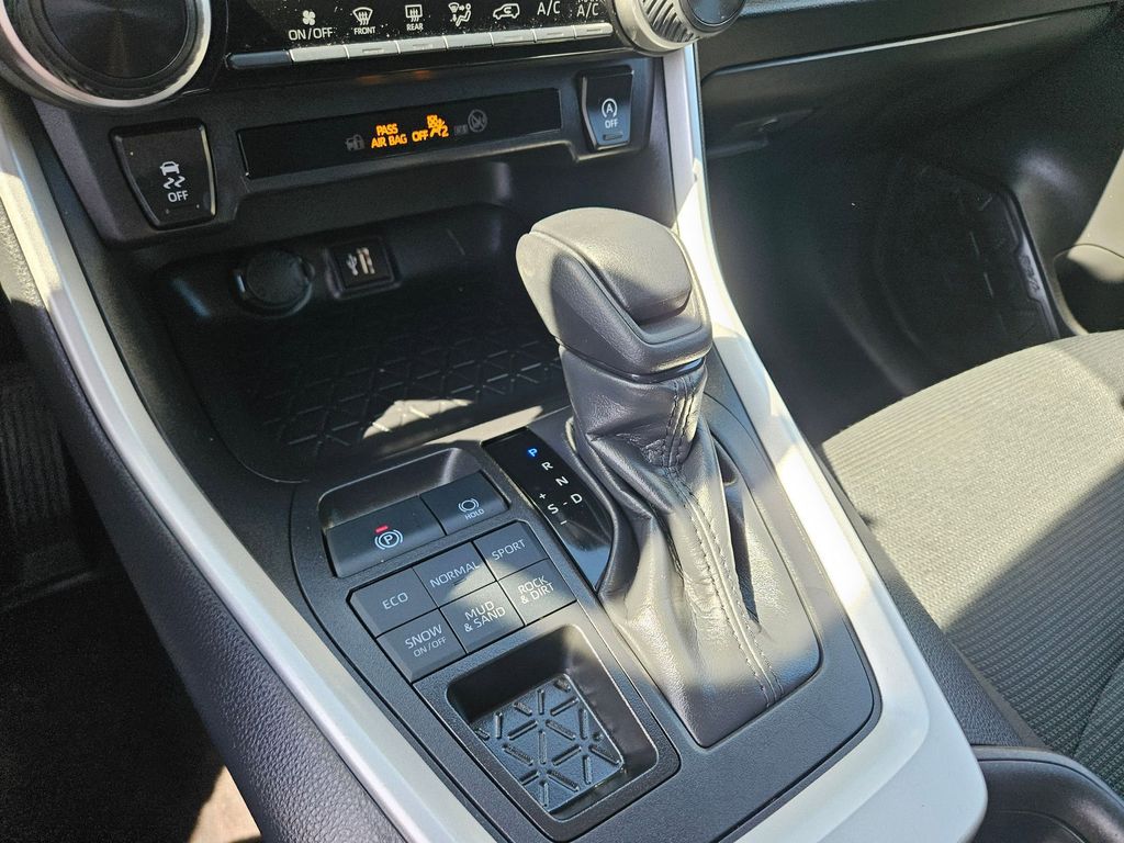 Thumbnail: 2025 Toyota RAV4 - 28