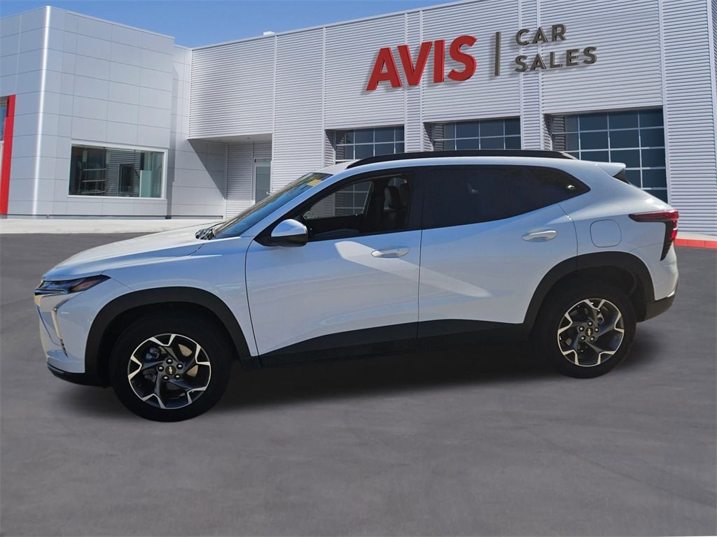 Thumbnail: 2025 Chevrolet Trax - 2