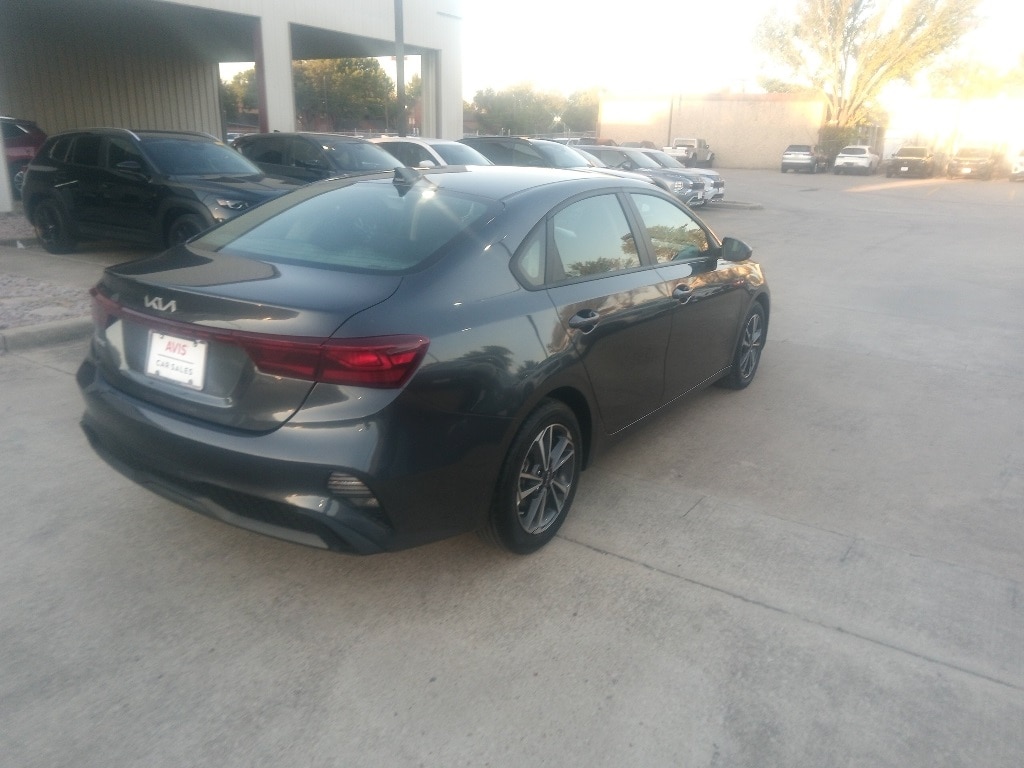 Thumbnail: 2024 Kia Forte - 9