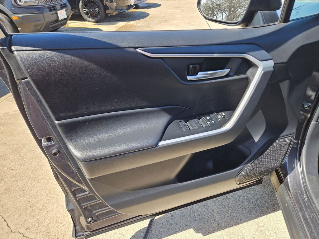 Thumbnail: 2025 Toyota RAV4 - 14