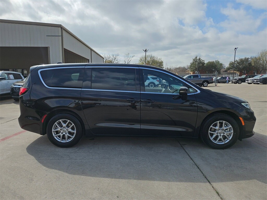 Thumbnail: 2025 Chrysler Pacifica - 6