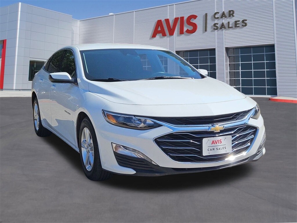 2024 Chevrolet Malibu 1LT photo 2
