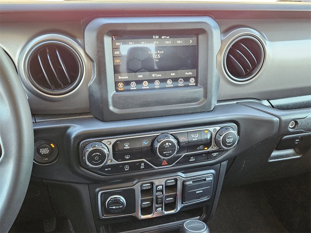 Thumbnail: 2023 Jeep Gladiator - 17