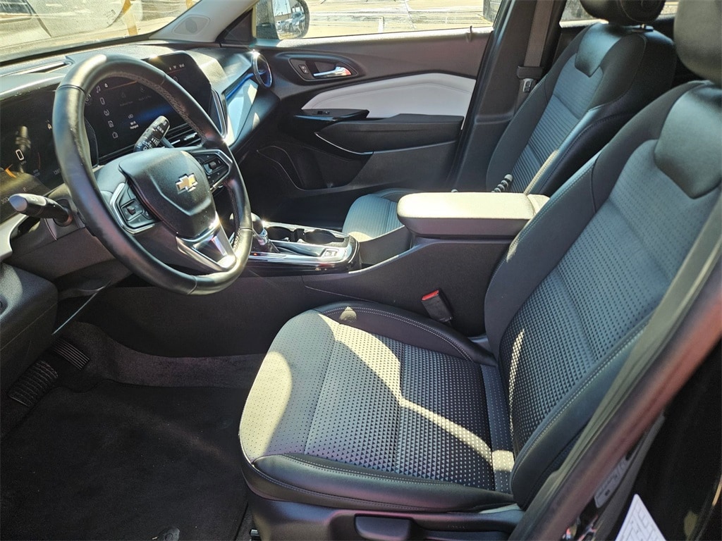 Thumbnail: 2025 Chevrolet Trax - 11