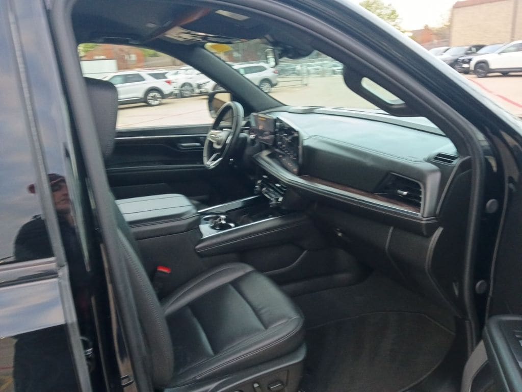 Thumbnail: 2025 Chevrolet Tahoe - 8