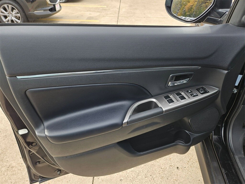 Thumbnail: 2025 Mitsubishi Outlander Sport - 13