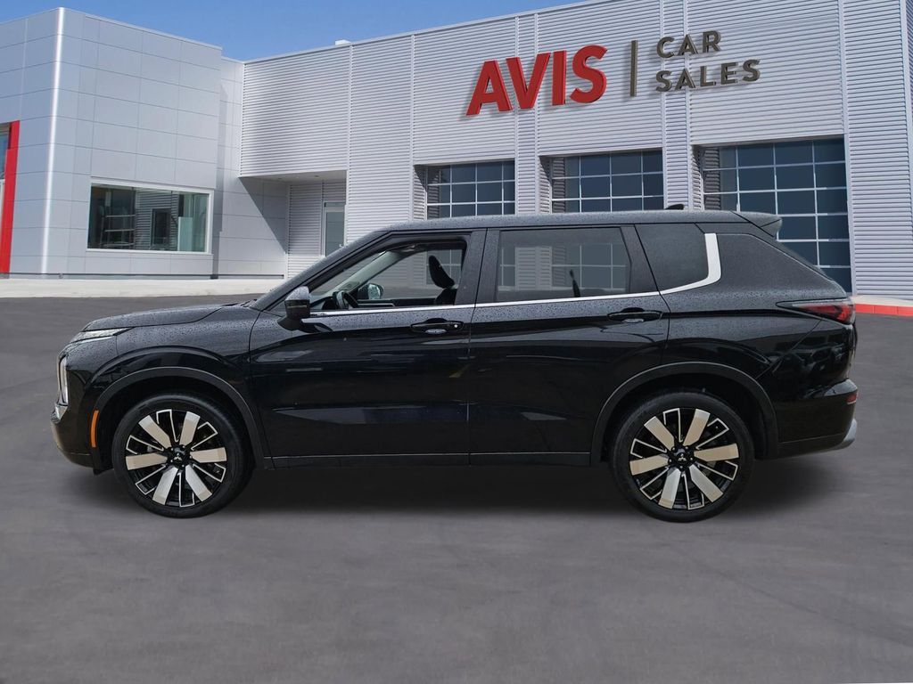 Thumbnail: 2025 Mitsubishi Outlander - 2