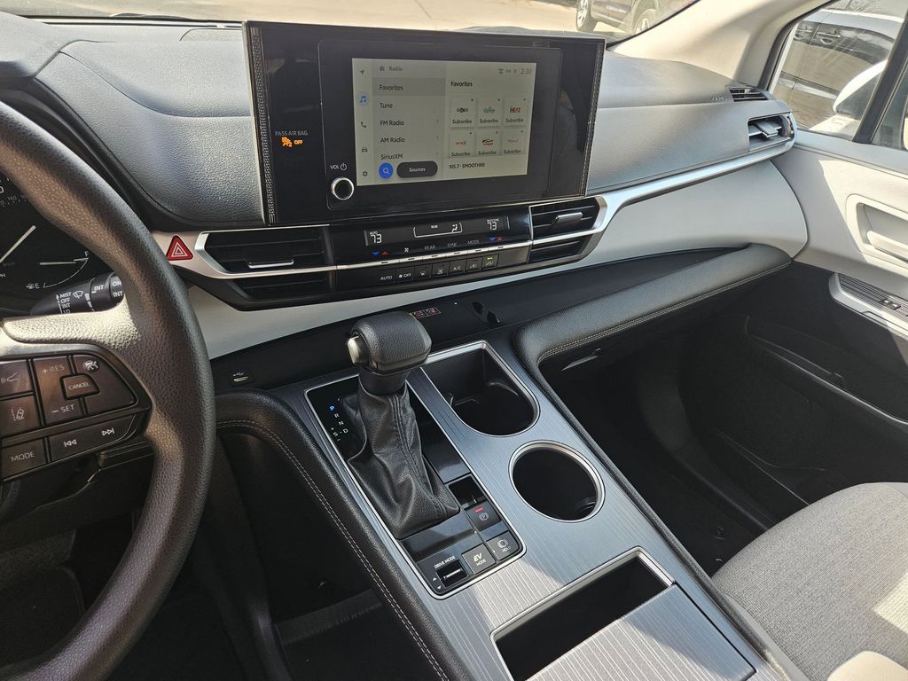 Thumbnail: 2025 Toyota Sienna - 20