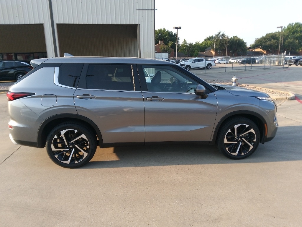 Thumbnail: 2024 Mitsubishi Outlander - 5